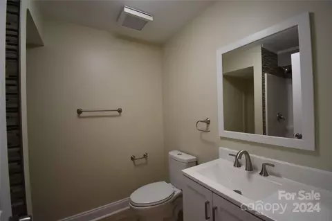 Bath - 25 Easterly Ln, Fletcher, NC 28732 photo 6 of 6