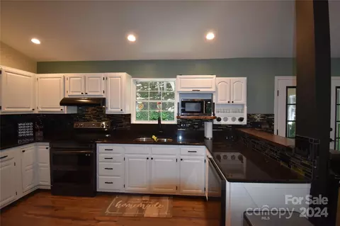 Kitchen - 25 Easterly Ln, Fletcher, NC 28732 photo 2 of 3