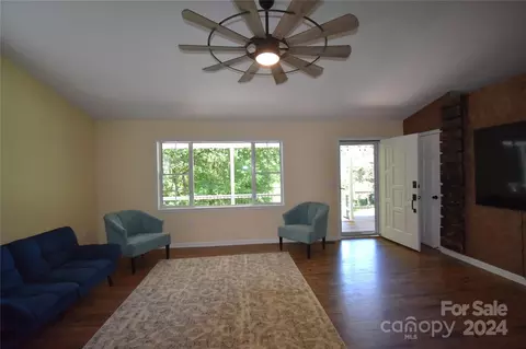 Living - 25 Easterly Ln, Fletcher, NC 28732 photo 2 of 3