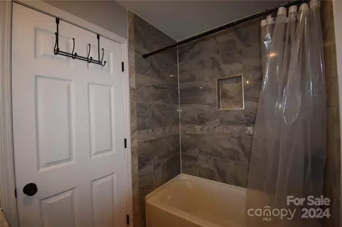 Bath - 25 Easterly Ln, Fletcher, NC 28732 photo 1 of 6