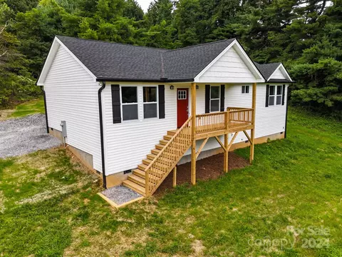 1374 Spicer Cove Rd, Hendersonville, NC 28792