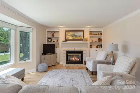 Living - 203 Golfside Dr, Flat Rock, NC 28731 photo 2 of 4
