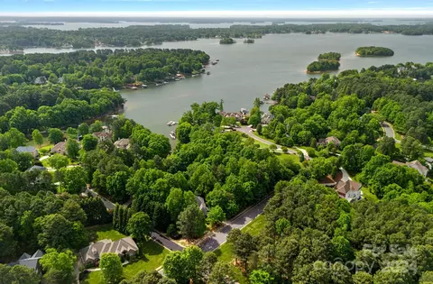 361 Bay Harbour Rd, Mooresville, NC 28117