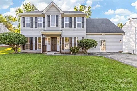 8242 Vermilion Dr, Charlotte, NC 28215