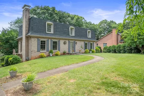 975 1st Ne St NE, Hickory, NC 28601