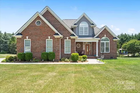 2004 Lee Ellen Ct, Stanley, NC 28164
