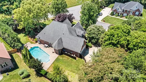 126 43rd Avenue Nw Dr NW, Hickory, NC 28601 photo 3
