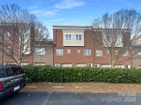 Exterior - 210 Harbour Place Dr, Davidson, NC 28036 photo 2 of 3