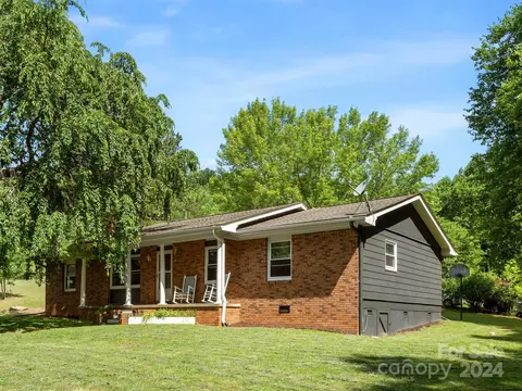 49 Mcintosh Ln, Candler, NC 28715