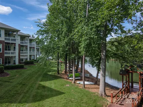 921 NE 32 Dr #32, Davidson, NC 28036