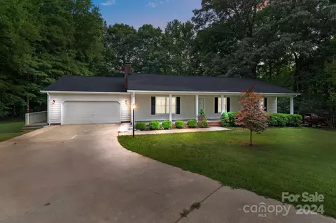 352 Deep Forest Ct, Gastonia, NC 28056