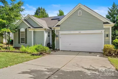 8400 Hornwood Ct, Charlotte, NC 28215