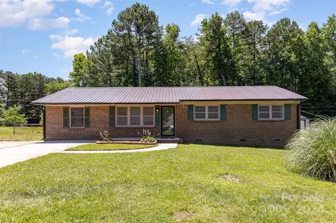 105 Alexis Forest Dr, Stanley, NC 28164