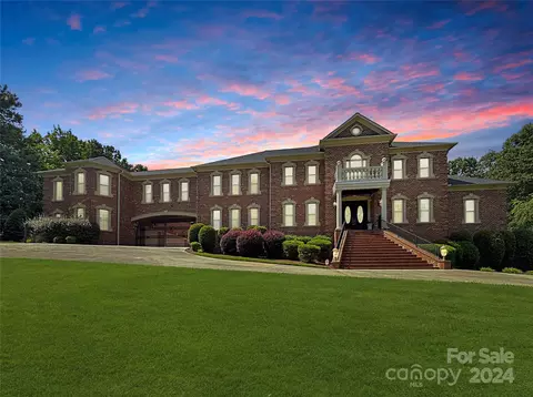 9100 Woodhall Lake Dr, Waxhaw, NC 28173