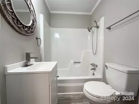 Bath - 19 Th St, Hickory, NC 28602 photo 1 of 3