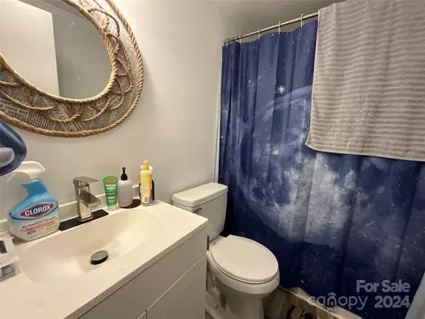 Bath - 19 Th St, Hickory, NC 28602 photo 3 of 3