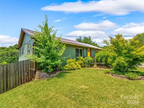 38 Ben Lippen Rd, Asheville, NC 28806