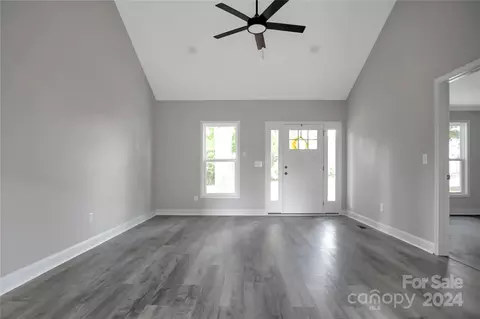 Living - 201 Laurel Ave, Grover, NC 28073 photo 2 of 3