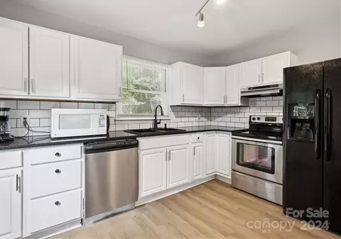 614 Rene Cir, Waxhaw, NC 28173