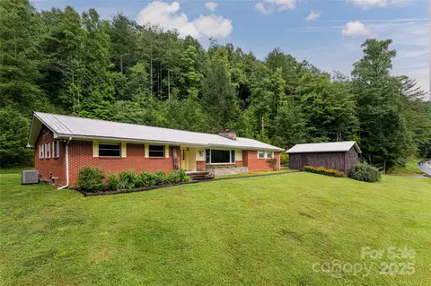 6775 Nc 208 Hwy, Marshall, NC 28753
