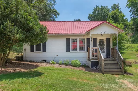 5234 Old Clyde Rd, Clyde, NC 28721