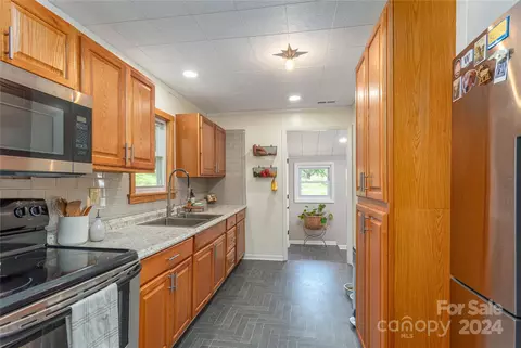 Kitchen - 5234 Old Clyde Rd, Clyde, NC 28721 photo 1 of 3