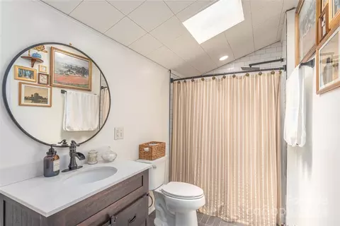Bath - 5234 Old Clyde Rd, Clyde, NC 28721 photo 1 of 2