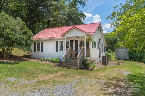 Exterior - 5234 Old Clyde Rd, Clyde, NC 28721 photo 3 of 8
