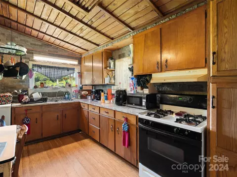 165 Van Arrington Rd, Clyde, NC 28721 photo 9