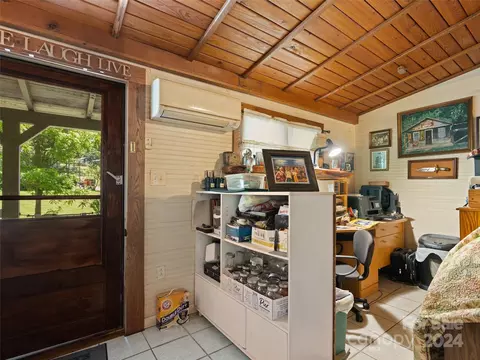 165 Van Arrington Rd, Clyde, NC 28721 photo 6