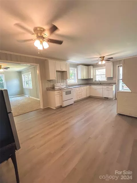 Kitchen - 33226 Hobe Rd, Albemarle, NC 28001 photo 1 of 4
