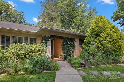 1045 Mountain View St, Hendersonville, NC 28739