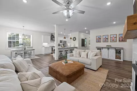 Entry Way - 584 Shepherd Ln, Clover, SC 29710 photo 5 of 7