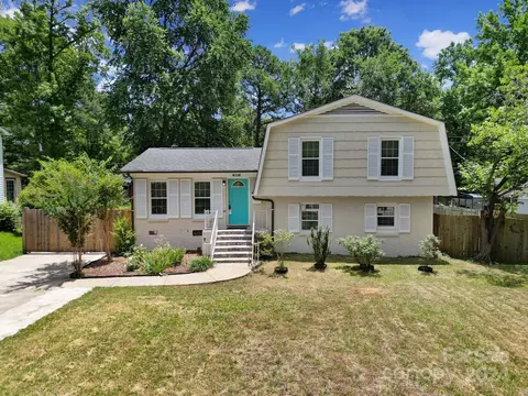 6116 Bridlewood Ln, Charlotte, NC 28215