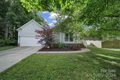 8502 Boxford Ct, Charlotte, NC 28215