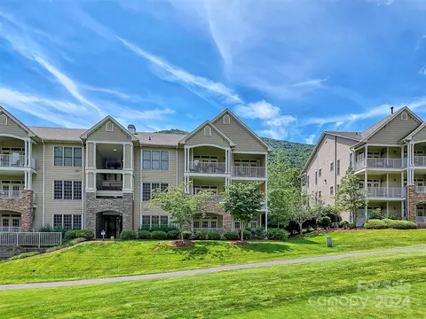 65 Glenview Ln, Maggie Valley, NC 28751