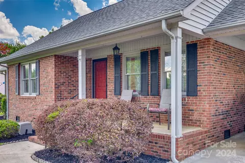 2084 Country Club Dr, Lancaster, SC 29720