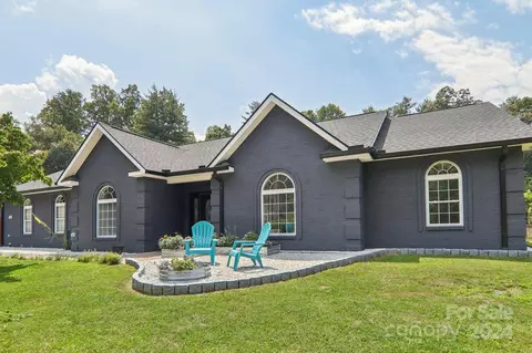 110 Silver Pine Dr, Hendersonville, NC 28739