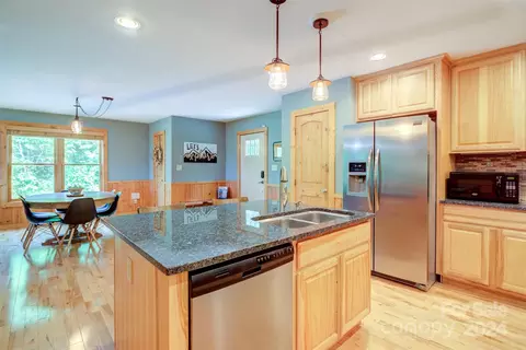 192 Travis Trl, Vilas, NC 28692 photo 9