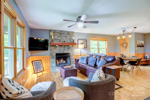 192 Travis Trl, Vilas, NC 28692 photo 4