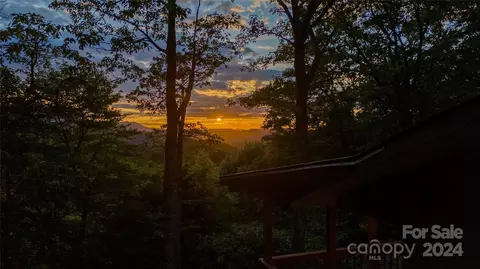 1457 Strawberry Ridge Rd, Spruce Pine, NC 28777