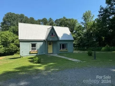 1104 S Rowan Ave, Spencer, NC 28159