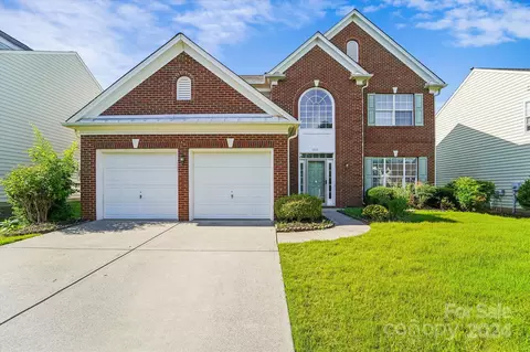 11113 Maplehurst Dr, Charlotte, NC 28277