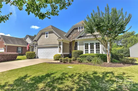 8071 Crater Lake Dr, Fort Mill, SC 29707