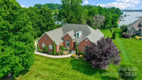 115 Kings Crest Dr, Mooresville, NC 28117