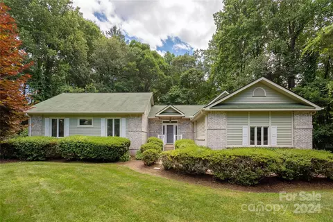 80 Whitfield Ln, Hendersonville, NC 28791