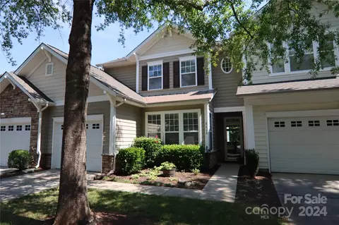 8662 Brookings Dr, Charlotte, NC 28269