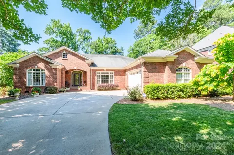 4527 Fairvista Dr, Charlotte, NC 28269