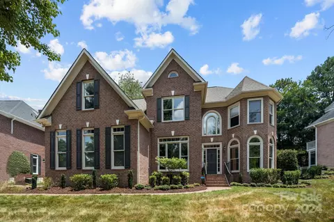6424 Woodleigh Oaks Dr, Charlotte, NC 28226