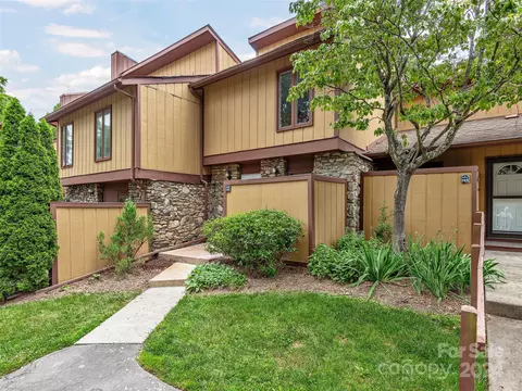 146 Colony Dr, Arden, NC 28704